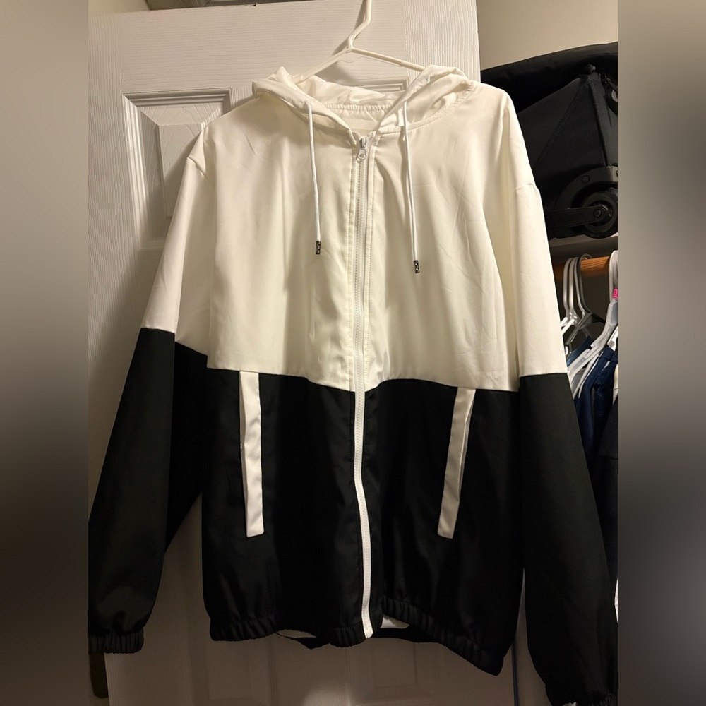 Brand new Men’s Hooded Jacket XXL; fits like XL